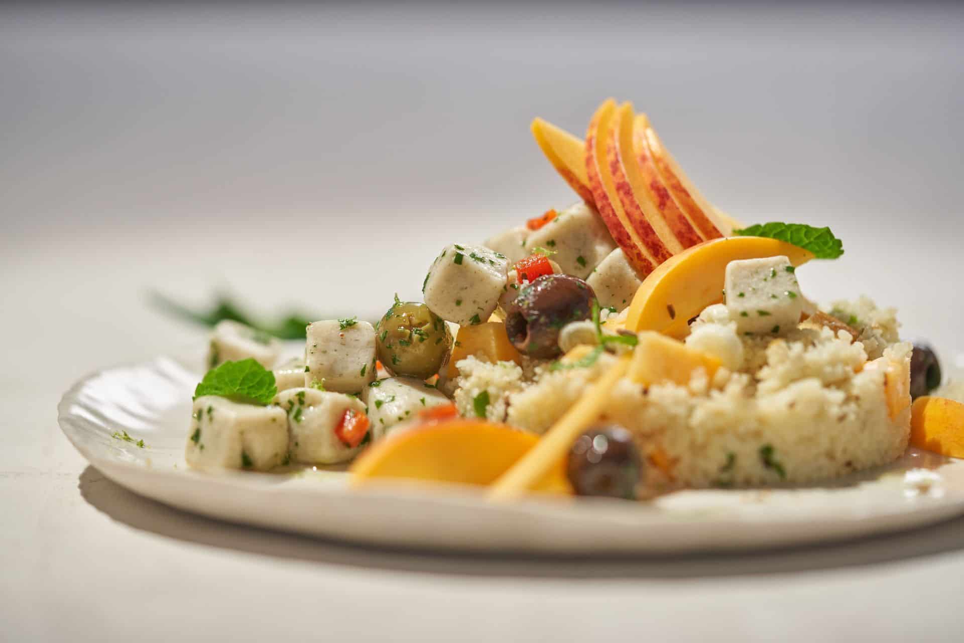 Sommerlicher Couscous-Salat mit Vega Lecker Salatwürfeln Kräuter
